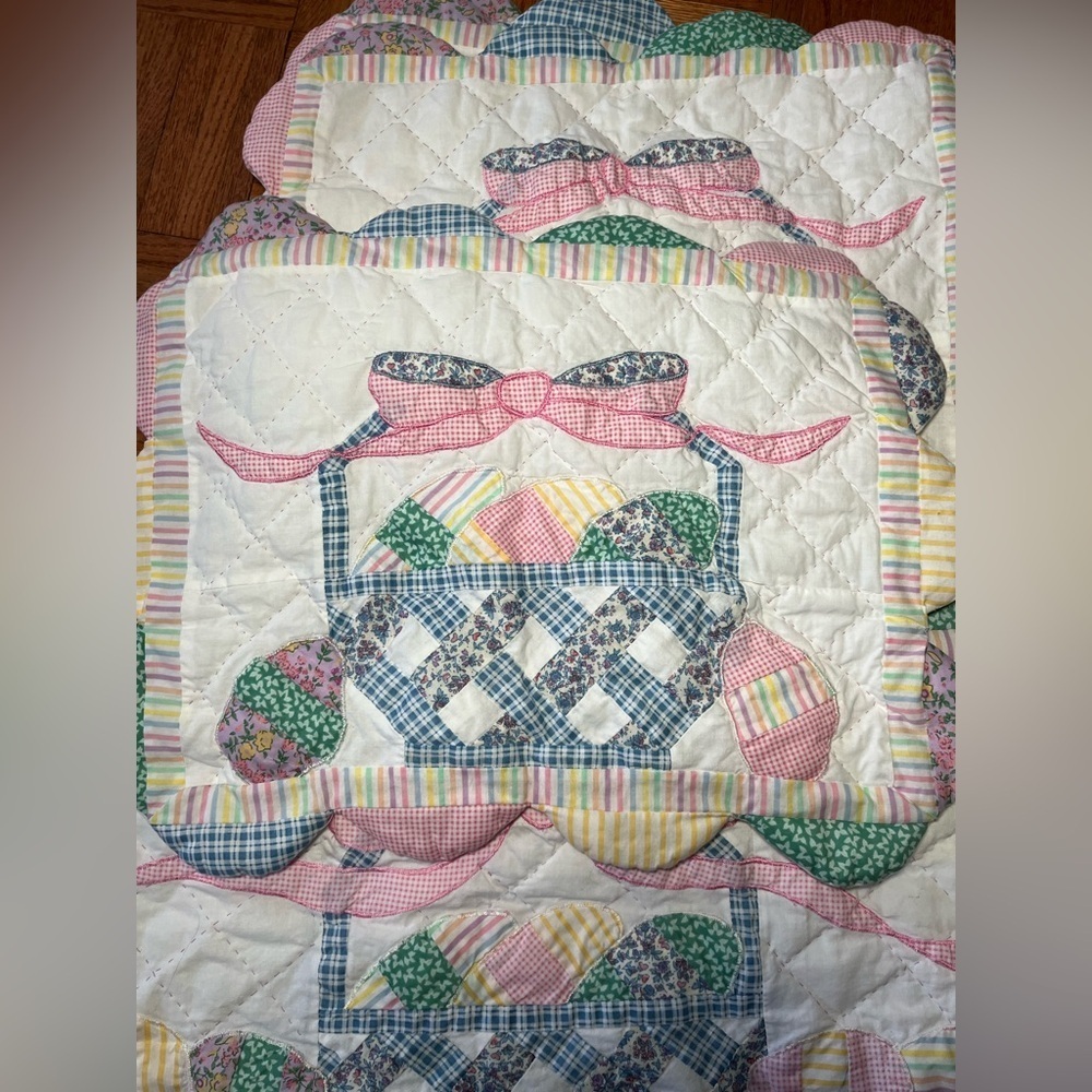 Vintage Easter Basket Scalloped Quilted Cloth Placemats and table Runner - Picture 2 of 15